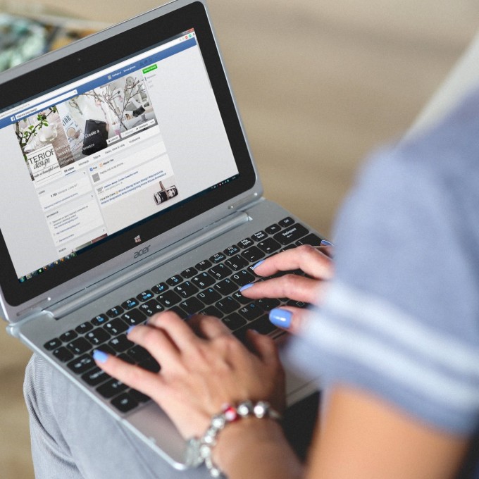 hands-woman-laptop-notebook